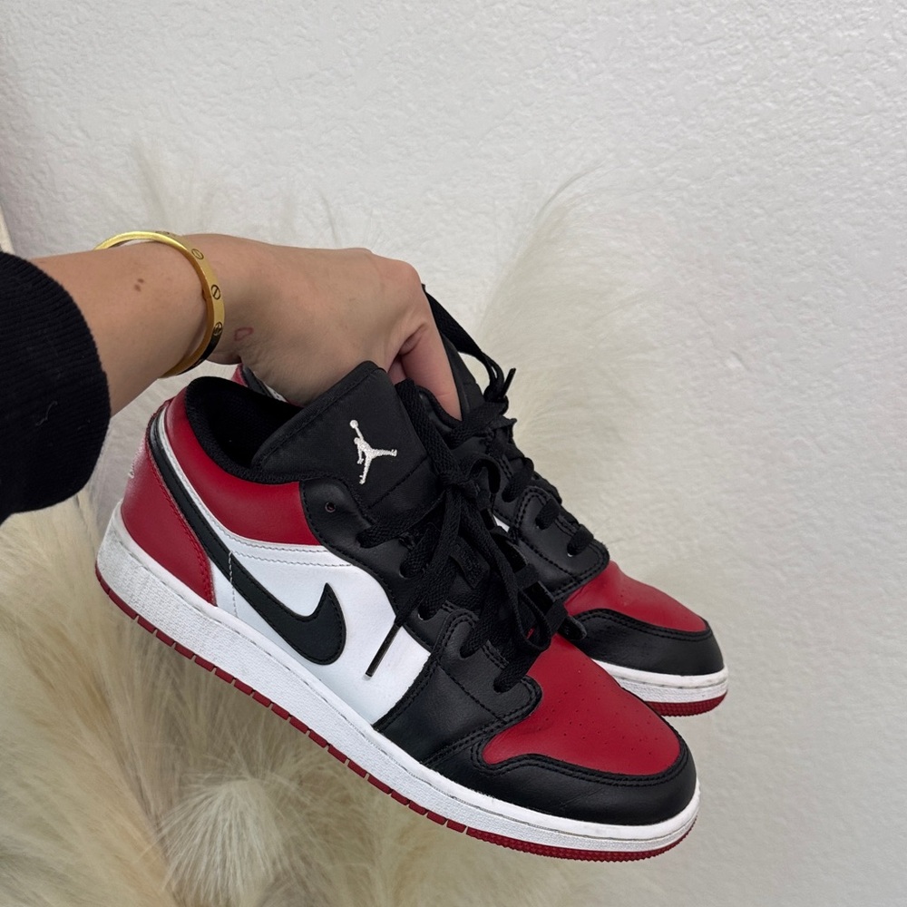 Air Jordan 1 lows Black and Red Sneakers